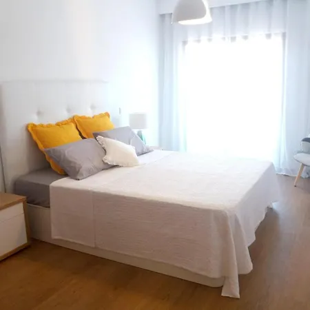Apartamento De 2 En Portimao, Con Magnificas Vistas Al Lago, Acc... Портіман